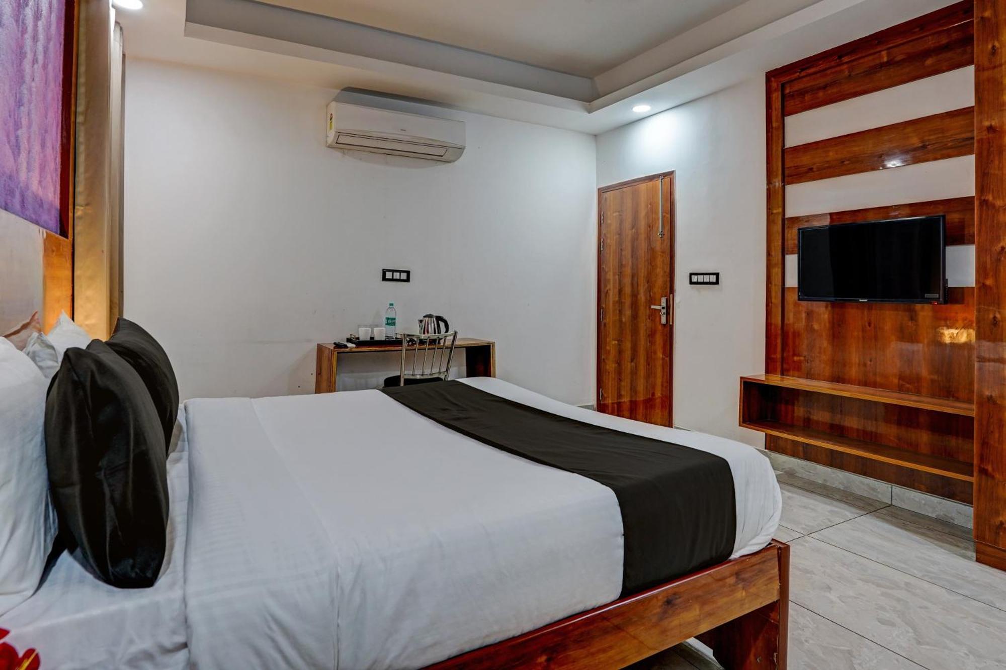 Hotel Hight Krone A Family Hotel Near Igi Airport Delhi Yeni Delhi Dış mekan fotoğraf
