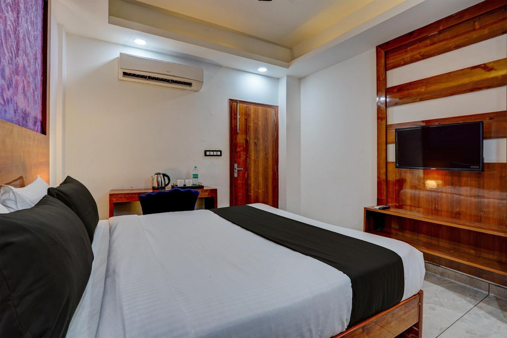 Hotel Hight Krone A Family Hotel Near Igi Airport Delhi Yeni Delhi Dış mekan fotoğraf