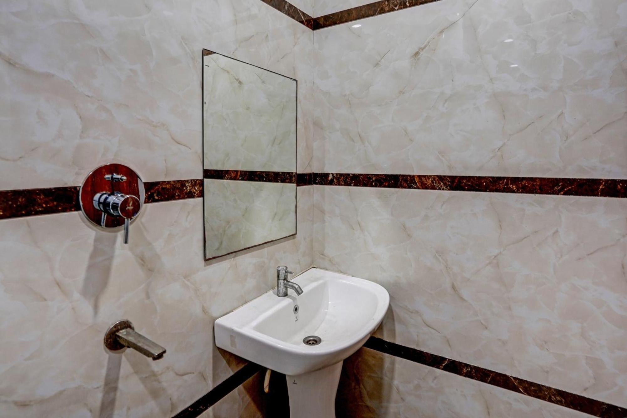 Hotel Hight Krone A Family Hotel Near Igi Airport Delhi Yeni Delhi Dış mekan fotoğraf
