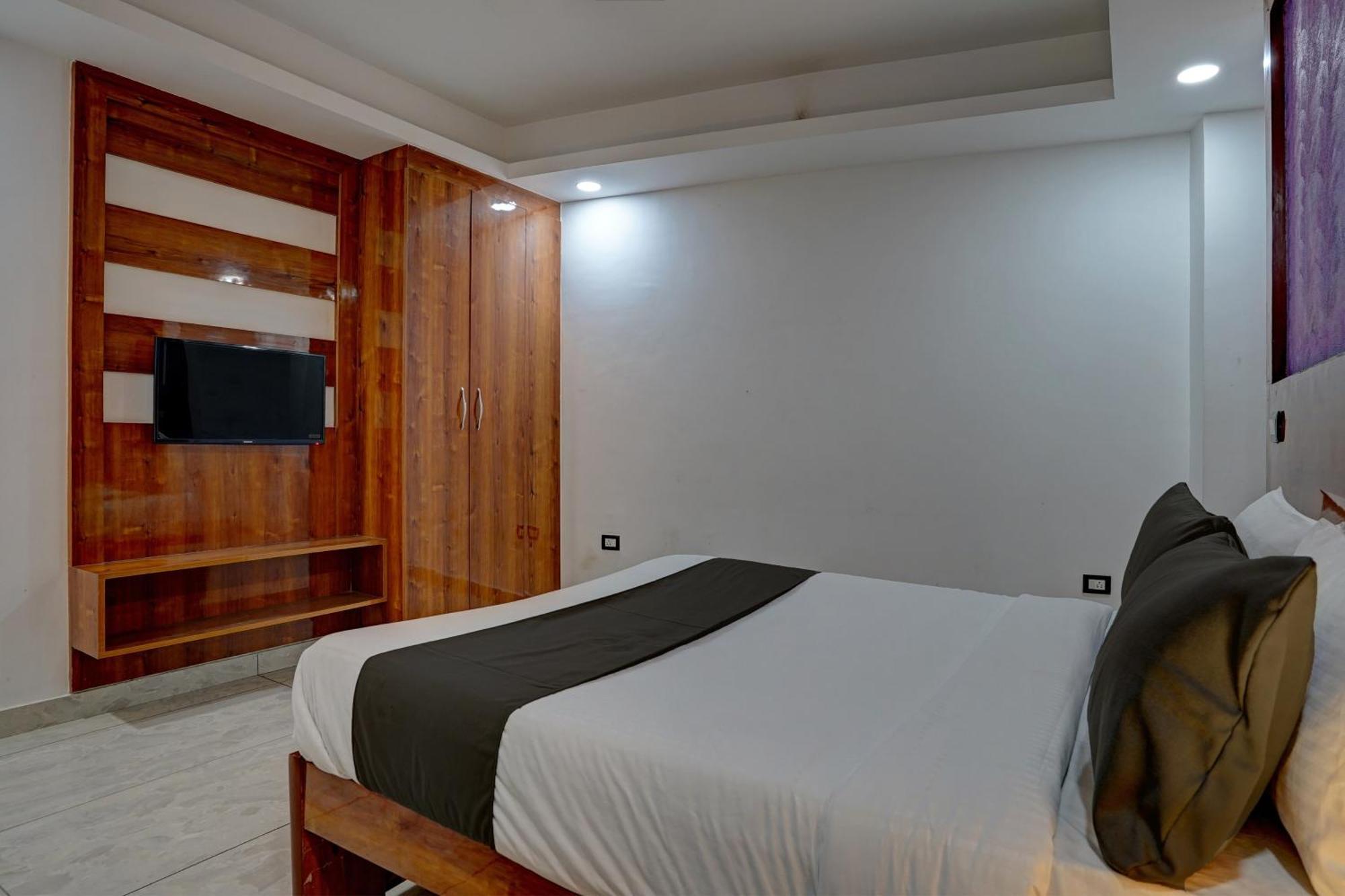 Hotel Hight Krone A Family Hotel Near Igi Airport Delhi Yeni Delhi Dış mekan fotoğraf