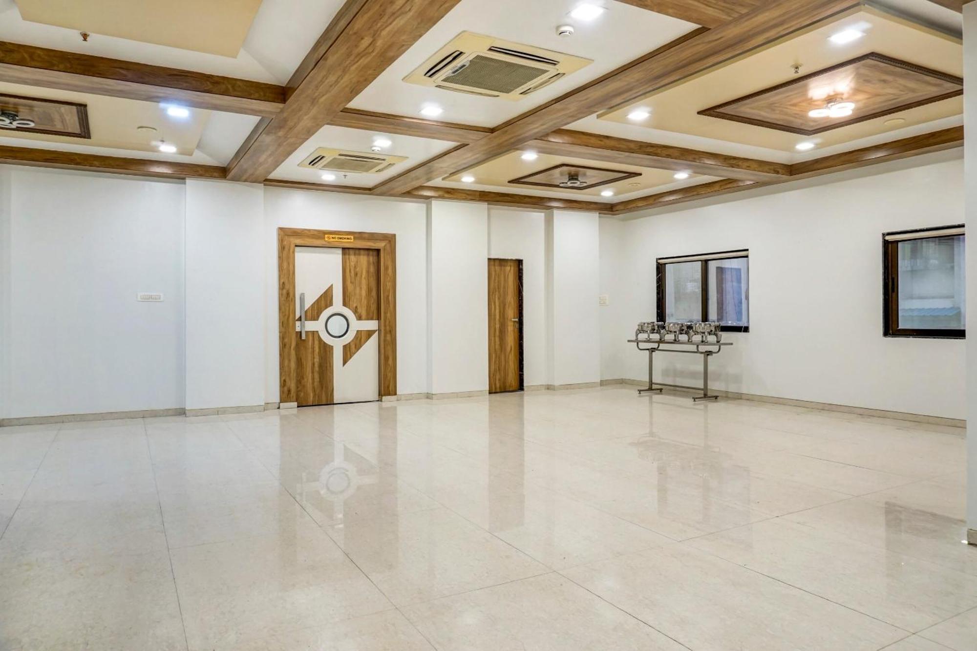Hotel Hight Krone A Family Hotel Near Igi Airport Delhi Yeni Delhi Dış mekan fotoğraf